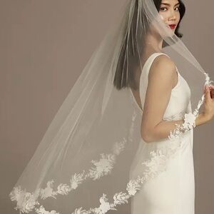 David's Bridal Ivory Lace-Edged Bridal Veil